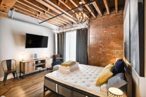 Studio with Pool Access 2 Mi to Downtown Nashville!